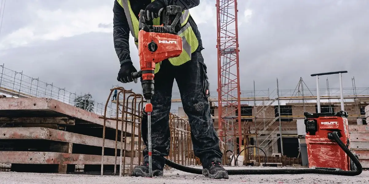 TE 70-22 – Ergonomie und Werkzeugkontrolle für professionelle Bohrarbeiten 2 L157915 cropped