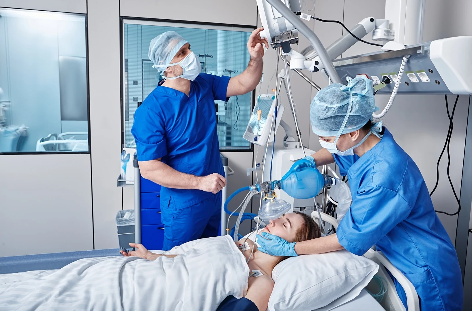 Medizinische Fachkraft im klinischen Umfeld